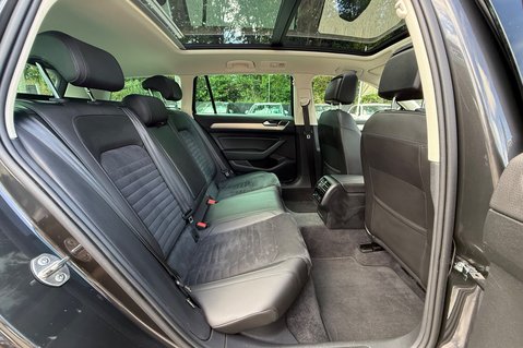 Volkswagen Passat GT TSI EVO DSG - PANORAMIC SUNROOF -19 INCH ALLOYS - ONE OWNER 18