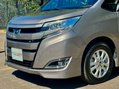 Toyota Noah Hybrid 1.8 28