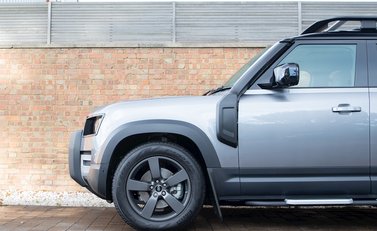 Land Rover Defender 110 HSE D240 38