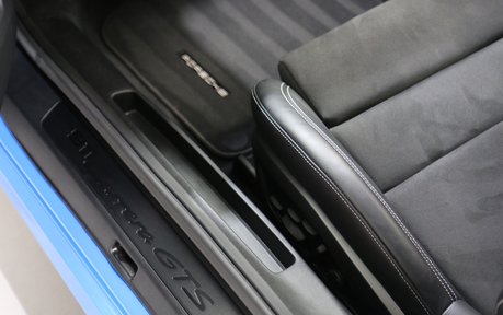 Porsche 911 Carrera GTS - Rear-Axle Steering, 18-Way Seats, Panoramic Roof and More 33