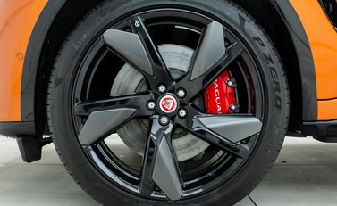 Jaguar F-Pace SVR 33