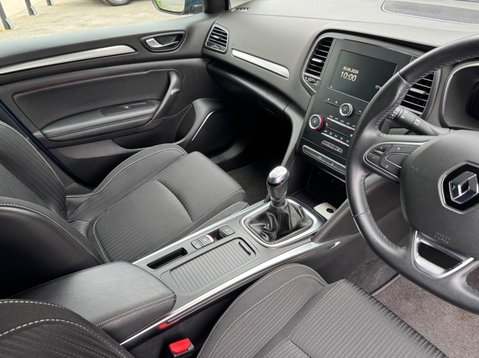 Renault Megane ICONIC TCE 15