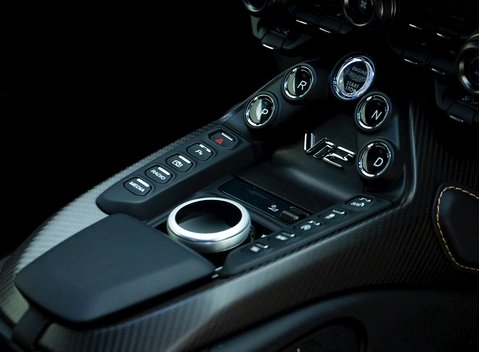 Aston Martin V12 Vantage 18