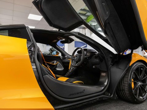 McLaren 750 4.0T V8 Coupe 2dr Petrol SSG Euro 6 (s/s) (750 ps) 53