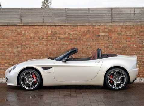 Alfa Romeo 8C Spider 2