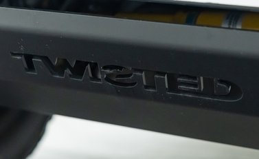 Land Rover Defender 110 XS Classic SIIA Twisted 36