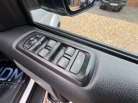 Land Rover Discovery 3.0 Discovery SE Tech SDV6 Auto 4WD 5dr 22