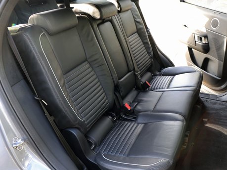 New from SEEKER UK, genuine Land Rover rear seat conversion for the Discovery 5, HSE trim with cream piping 2