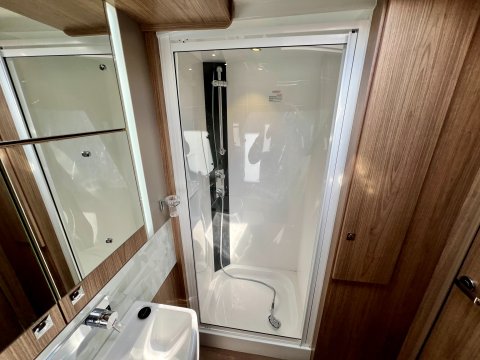 Coachman VIP 460  21
