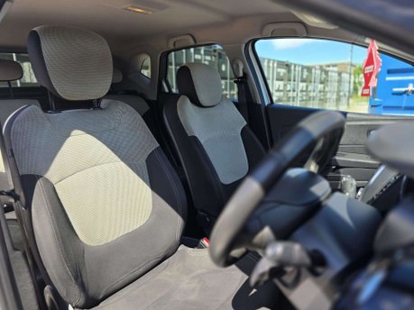 Renault Captur 1.5 dCi ENERGY Iconic SUV 5dr Diesel EDC Euro 6 (s/s) (90 ps) 18