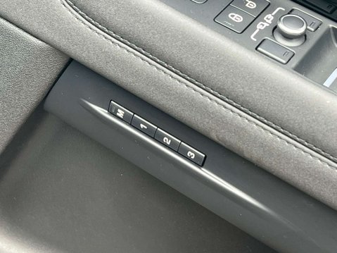 Land Rover Range Rover Evoque 2.0 Range Rover Evoque R-Dynamic SE D Automatic 4WD 5dr *NATIONAL DELIVERY* 20