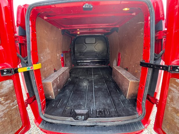 Ford Transit Custom SWB L1H1 (SOLD) Limited 300 Air Con Alloys Sensors EURO 6 10