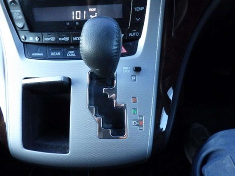 Toyota Vellfire Sunroof 14