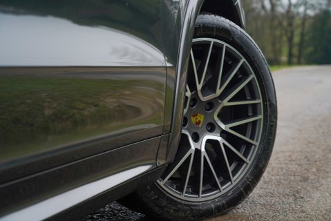 Porsche Cayenne TURBO S E-HYBRID 6