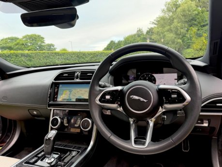 Jaguar XE R-DYNAMIC HSE BLACK 27