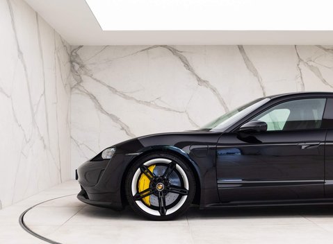 Porsche Taycan TURBO S 93KWH 33