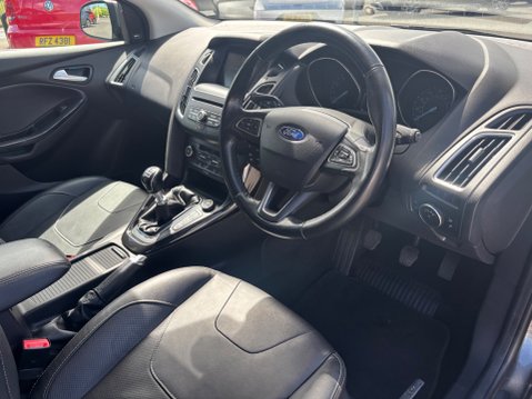 Ford Focus TITANIUM X 24