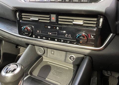 Nissan Qashqai DIG-T TEKNA MHEV 28