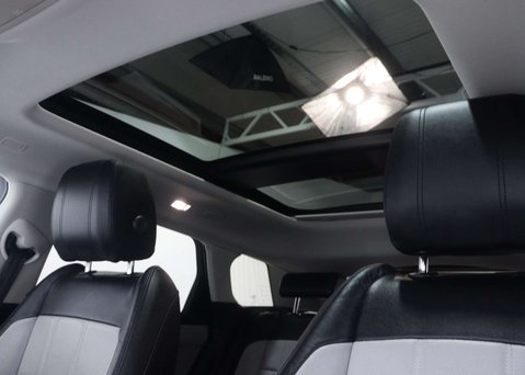 Land Rover Range Rover Evoque 2.0 Range Rover Evoque R-Dynamic SE Auto 4WD 5dr 57