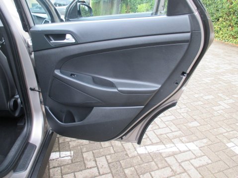 Hyundai TUCSON 2.0 CRDi SE Nav 4WD Euro 6 5dr 49