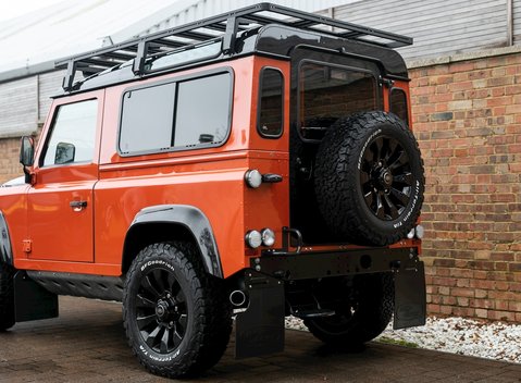 Land Rover Defender 90 Adventure 22