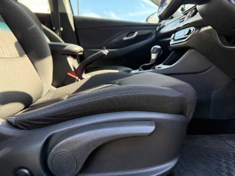 Hyundai i30 T-GDI FASTBACK SE NAV 26