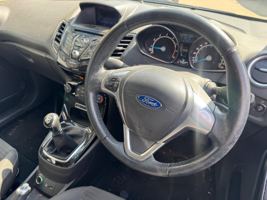 2015 Ford Fiesta — image 2