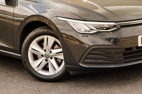 Volkswagen Golf LIFE ETSI DSG 11