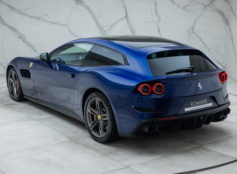 Ferrari GTC4 Lusso V12 11