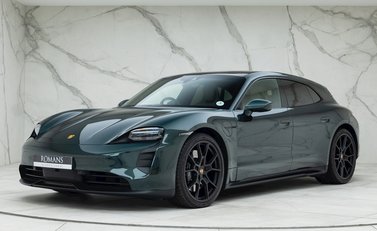 Porsche Taycan GTS Sport Turismo 6
