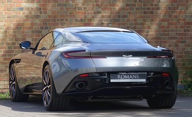 Aston Martin DB11 3
