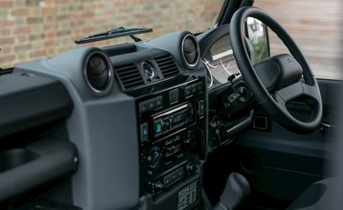 Land Rover Defender 90 Autobiography Edition 15