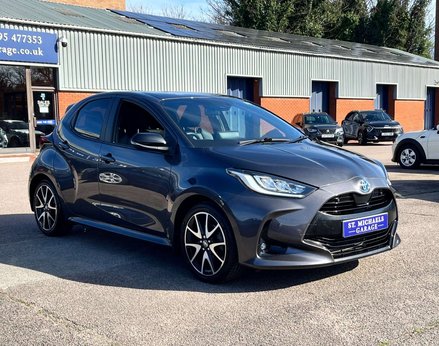 Toyota Yaris 1.5 Yaris Dynamic HEV CVT 5dr 4