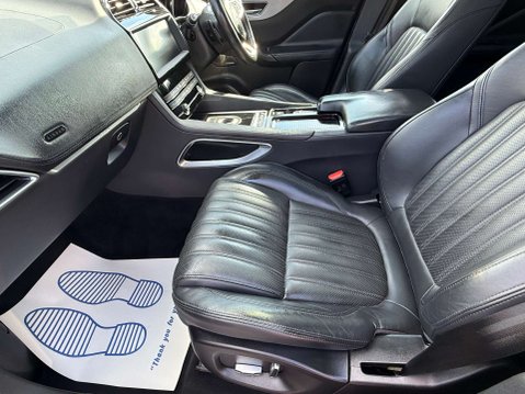 Jaguar F-Pace 2.0 D240 Portfolio SUV 5dr Diesel Auto AWD Euro 6 (s/s) (240 ps) 57