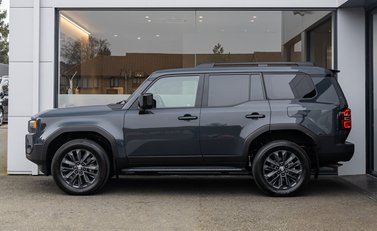 Toyota Land Cruiser Invincible 3