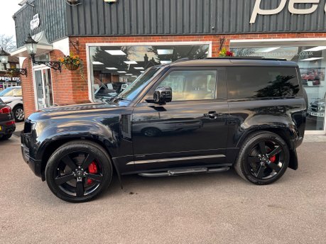 Land Rover Defender X MHEV 4