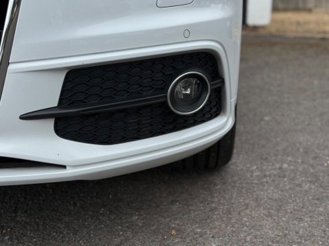 Audi Q3 2.0 TDI S line S Tronic quattro Euro 5 (s/s) 5dr 16