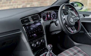 Volkswagen Golf GTI 13