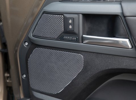 Land Rover Defender 110 X P400 22