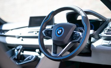 BMW I8 13