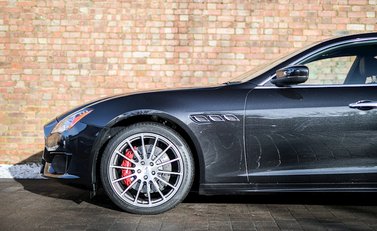 Maserati Quattroporte DV6 23