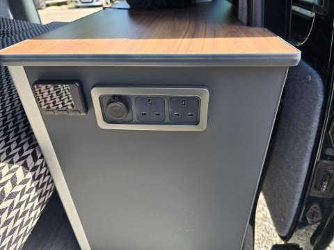 Volkswagen Caddy Maxi Camper Crib 20