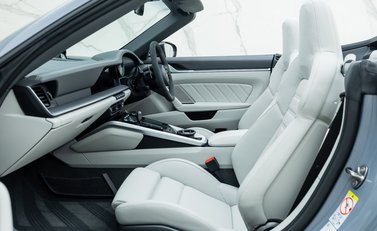 Porsche 911 Turbo S Cabriolet (992) 15