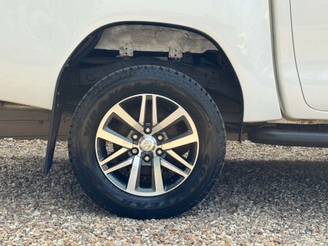 Toyota Hilux 2.4 HI-Luxury Invincible X D-4D 4WD Double Cab 4WD 5dr 18