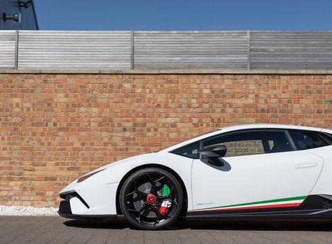 Lamborghini Huracan LP640-4 Performante 21