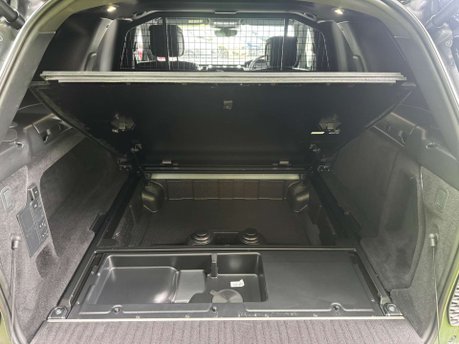 Land Rover Discovery 3.0 Discovery Dynamic HSE D MHEV Automatic 4WD 5dr 42