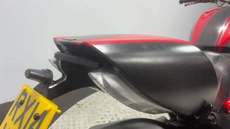 Ducati Diavel 1198 CARBON EDITION 24K 1 OWNER JUST SERVICED MOT APRIL 2027 8