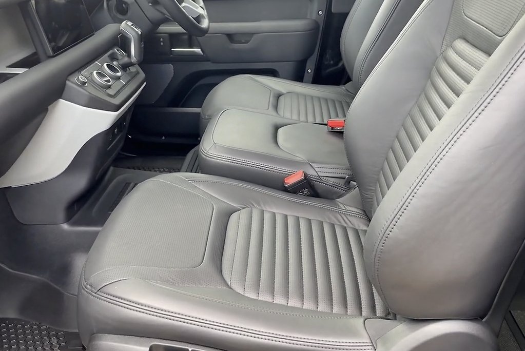 Defender 90 Commercial 5