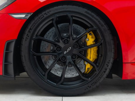 Porsche Cayman GT4 (718) 