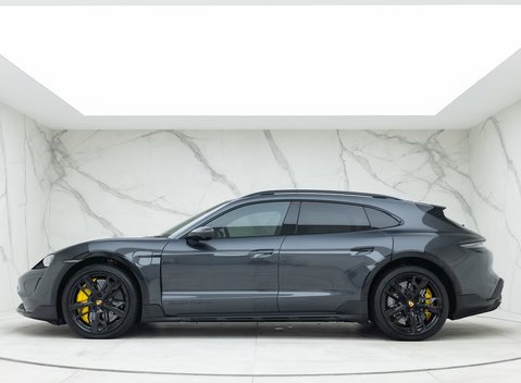 Porsche Taycan Turbo S Cross Turismo 2